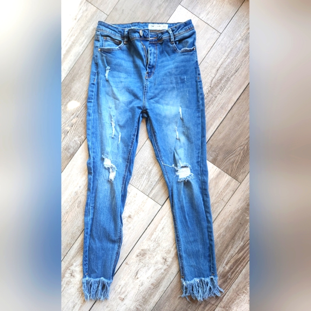 High-Rise Ariana Frayed Skinny "I&M Jeans" size 11